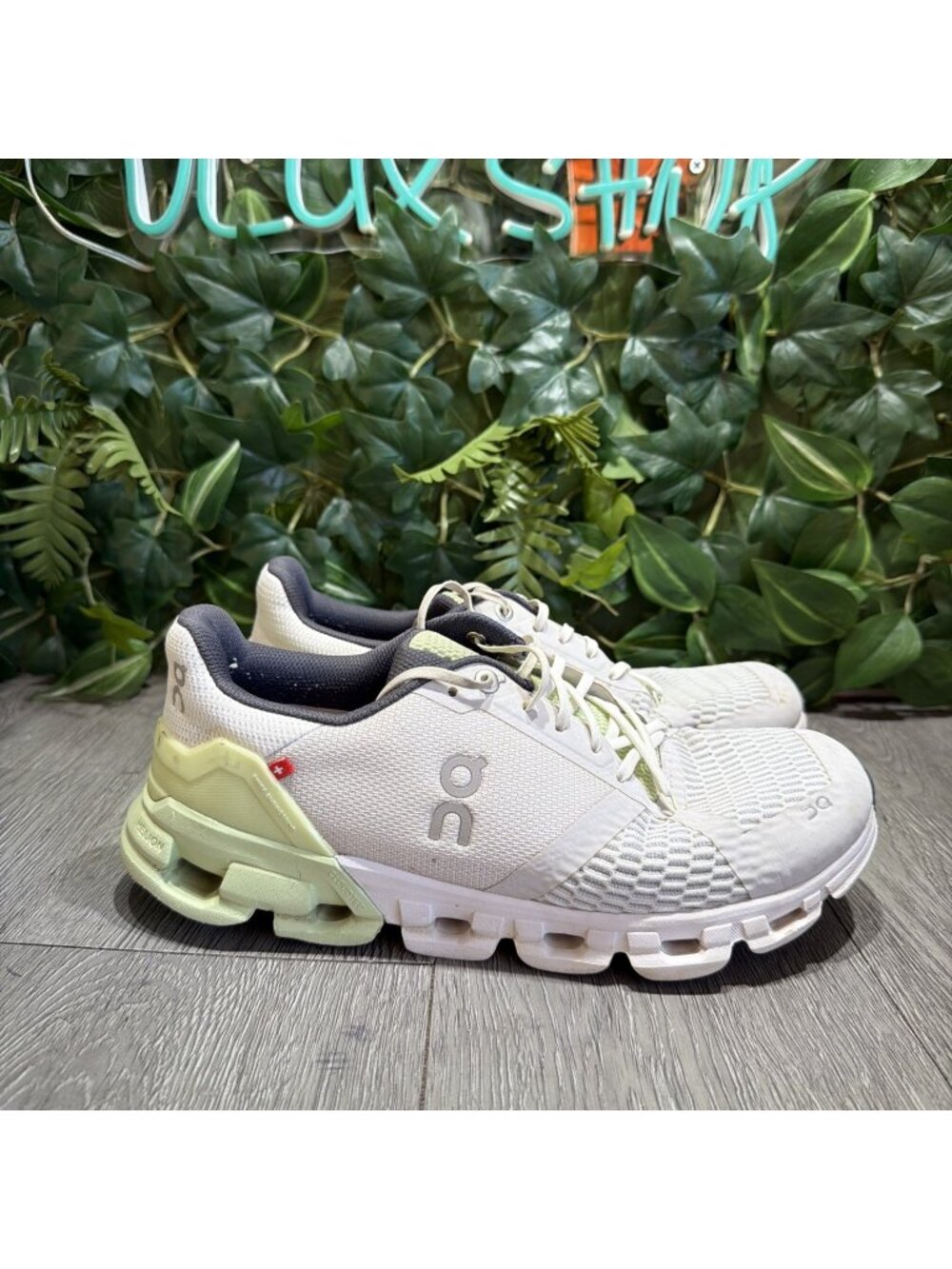 On Womens Cloudflyer 4 White Green Running Shoes Sneakers Size 9